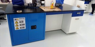 Gabinete de seguridad instalado en laboratorio